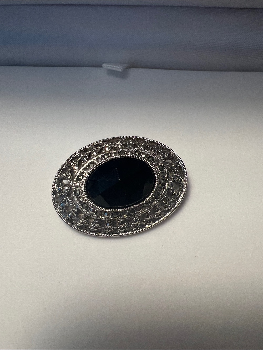 1928 Vintage-Style Silver tone  Brooch with black Oval Stone